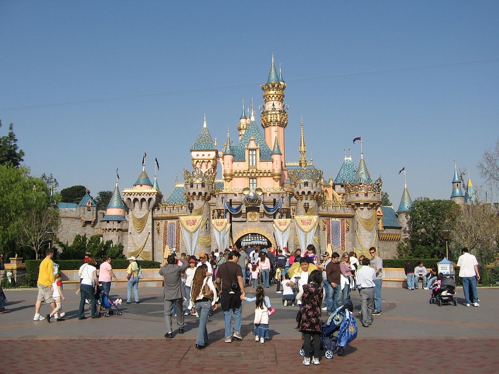 1200px-Castillo_de_Disneyland