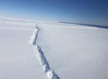 Why a Massive Ice Sheet of Antarctica is cracking?