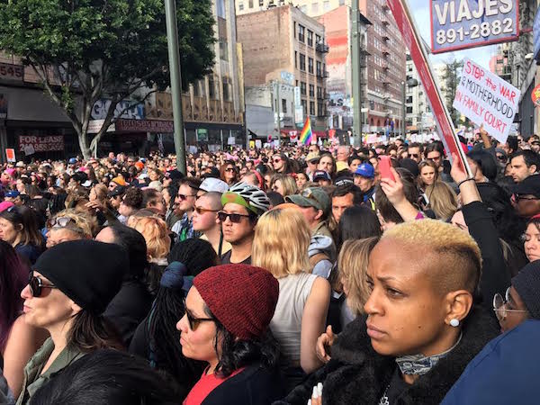 750,000 Women Crowd gathered in Los Angeles against Trump