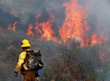 La Tuna Fires Starts again with Containing 90% Flames: LAFD