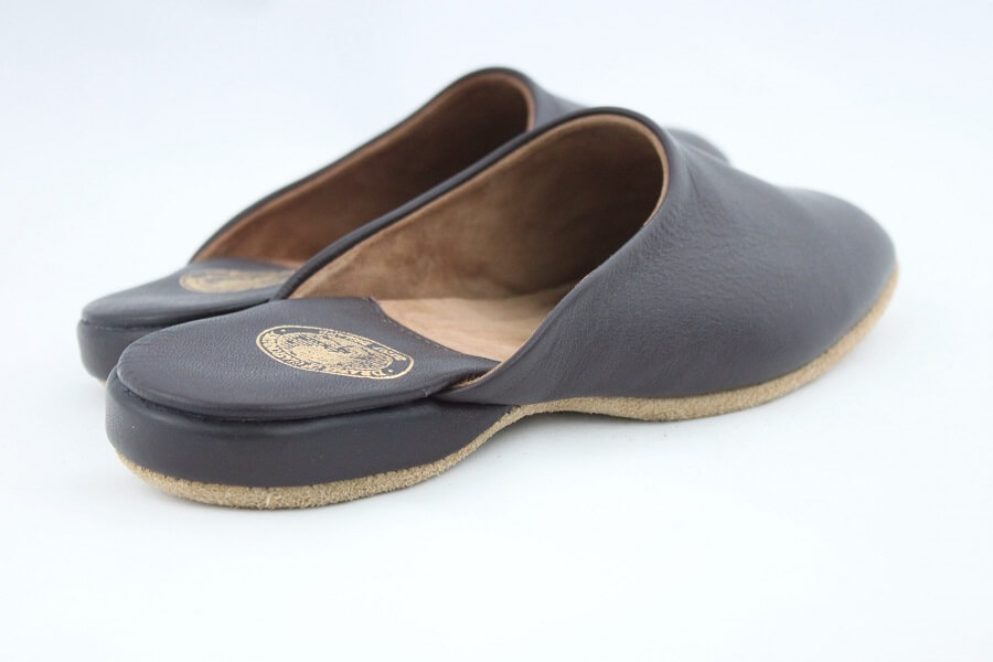 Some Considerations When Purchasing Men Leather Mule Slippers